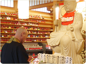 蓮華堂で水子供養（京都市東山区）